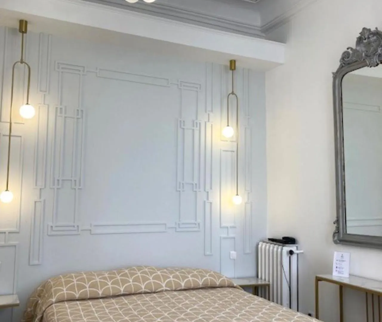 **  Hotel Cresp Nice France